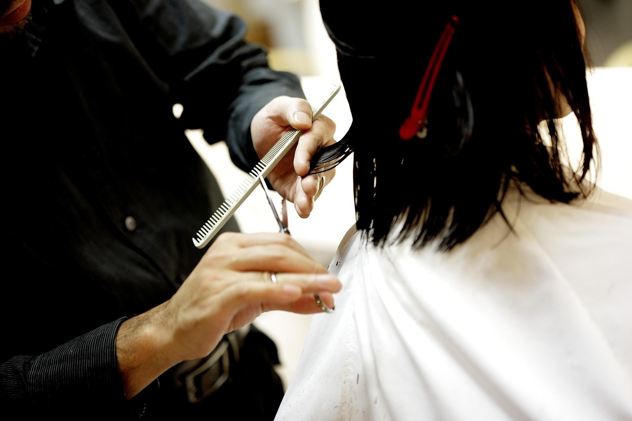 Can I Comb My Hair After Applying Minoxidil? Safety and Best Practices